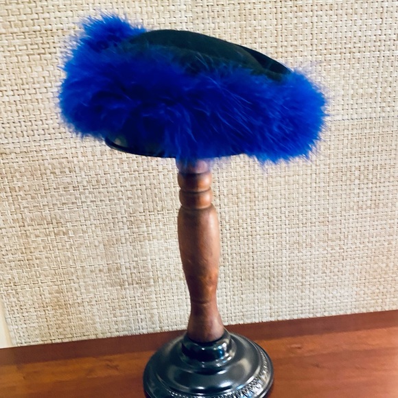 SOLD 🌟2xHP🌟VTG 1940-50s Blue Ostrich Feather Black Wool Pillbox Hat USA - Picture 6 of 16